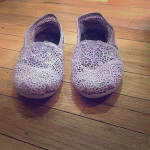 Light purple Toms shoes